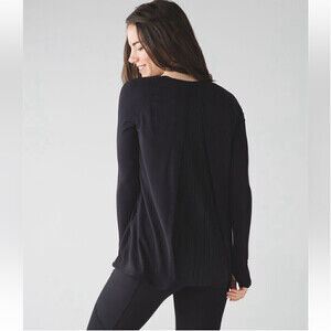 Lululemon Making Moves Long Sleeve
Black sz 6